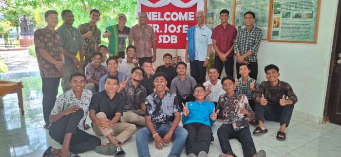 Kunjungan Penuh Rahmat dari Rm Jose Kuttianimattathil